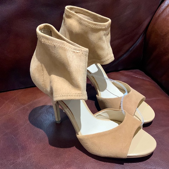 NWT Steve Madden, size 8, open toe, ankle cuff, 3-3/4” heel, soft leather - Picture 1 of 5
